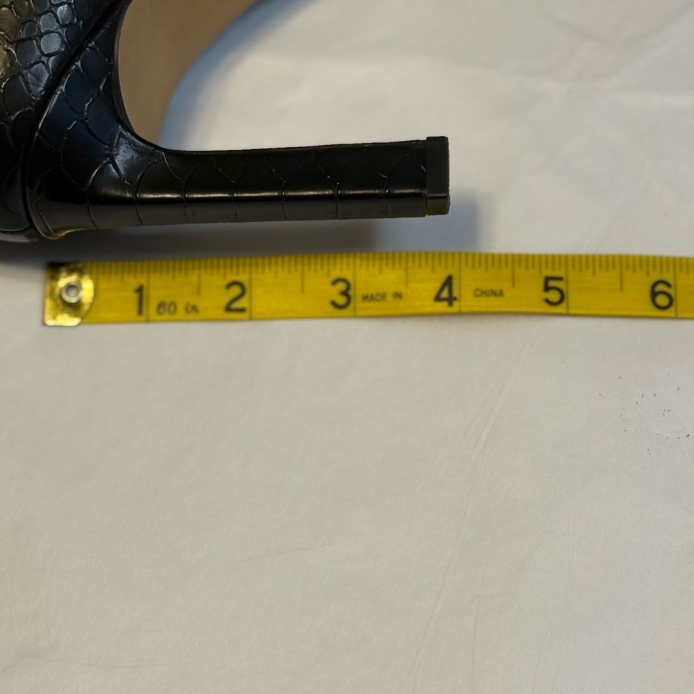 Vince Camuto Black Ankle 4” Booties EUC - Picture 8 of 8